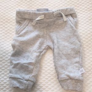 Rosie Pope baby drawstring pull on sweatpants tapered ankles unisex 3-6M grey